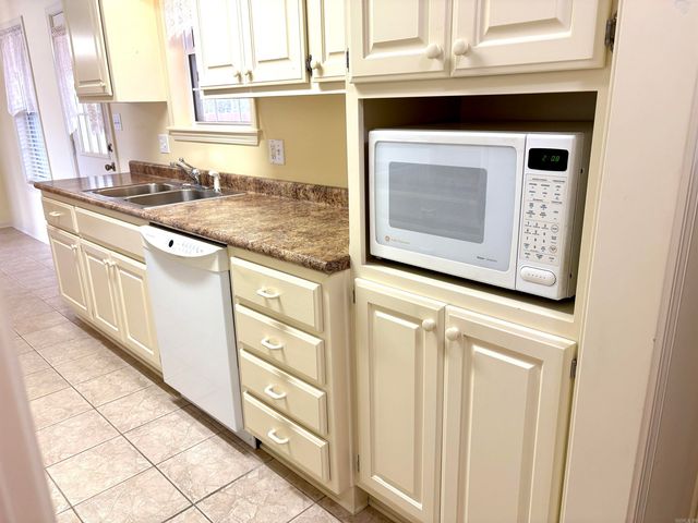 22 Livingstone Drive, Searcy, AR 72143