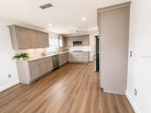 1211 CABELLA CIRCLE, Lady Lake, FL 32159