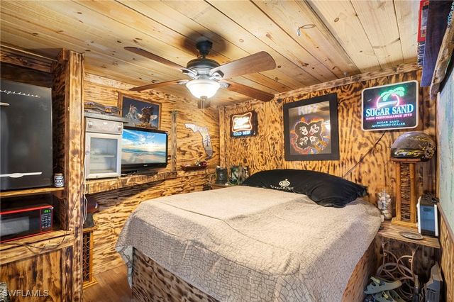 191 Abbey LN, North Fort Myers, FL 33917