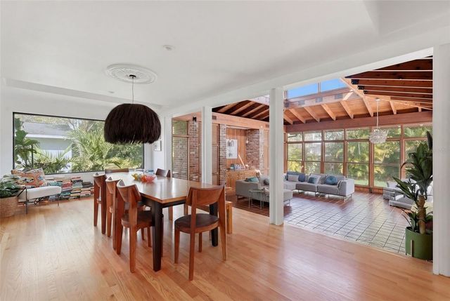 1239 43RD AVENUE N, St Petersburg, FL 33703