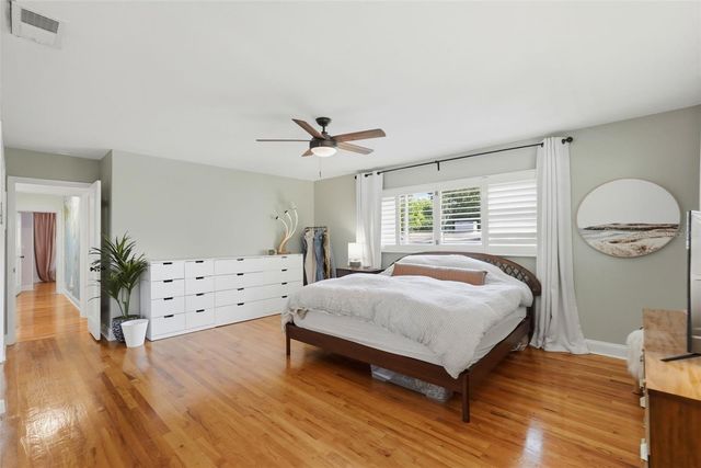 1239 43RD AVENUE N, St Petersburg, FL 33703