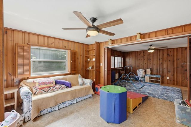 1239 43RD AVENUE N, St Petersburg, FL 33703