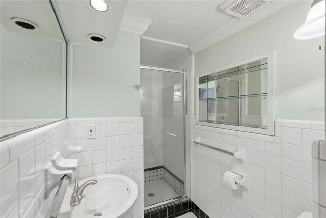 1239 43RD AVENUE N, St Petersburg, FL 33703