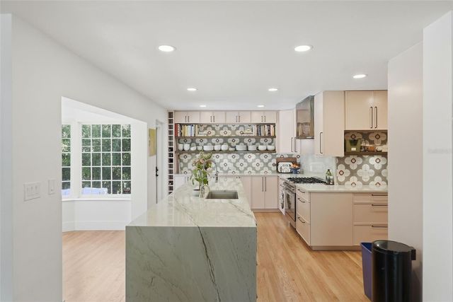 1239 43RD AVENUE N, St Petersburg, FL 33703