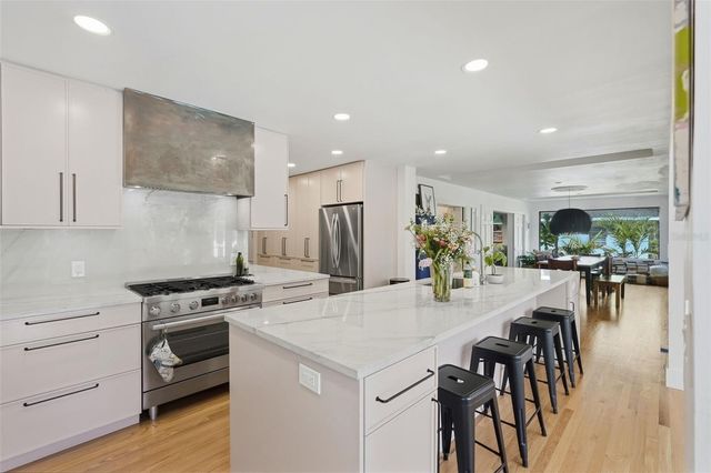 1239 43RD AVENUE N, St Petersburg, FL 33703