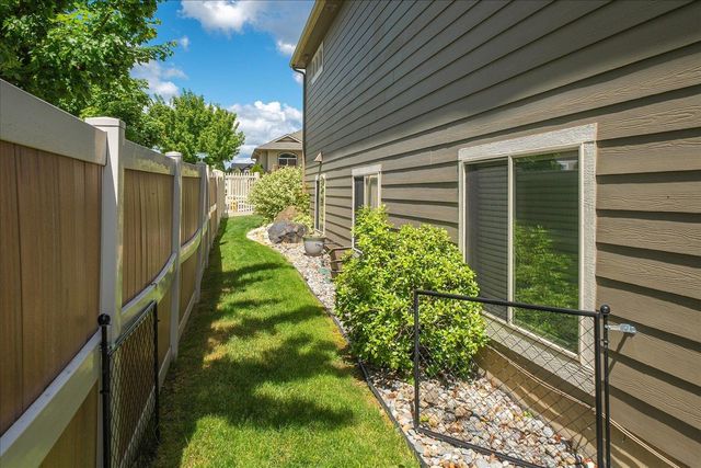 2315 W Chadwick Ln, Spokane, WA 99208