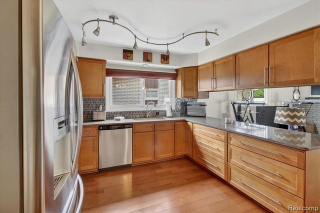 4834 Hillcrest Road, Trenton, MI 48183