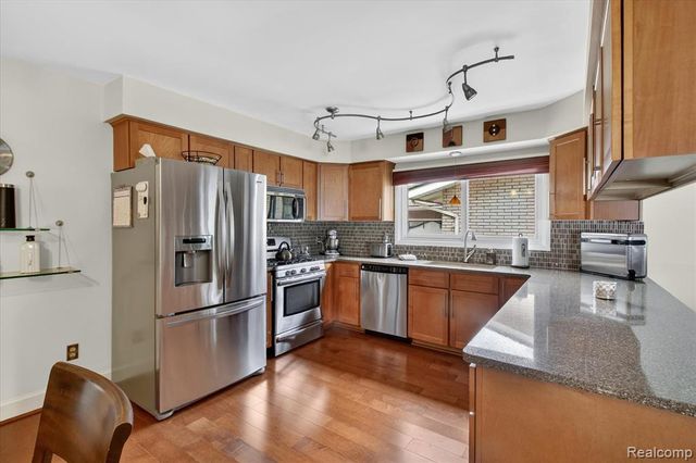 4834 Hillcrest Road, Trenton, MI 48183