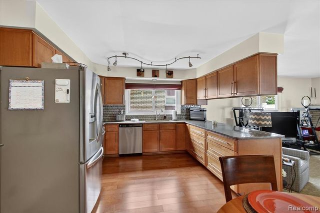 4834 Hillcrest Road, Trenton, MI 48183