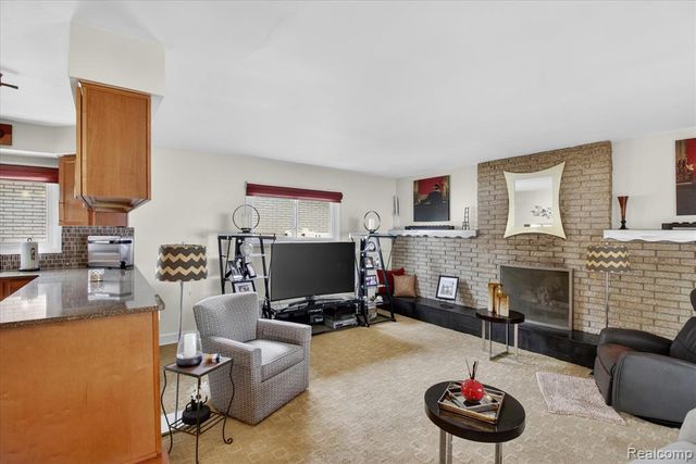 4834 Hillcrest Road, Trenton, MI 48183