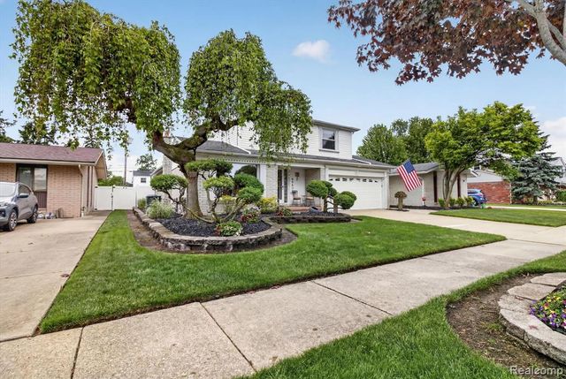 4834 Hillcrest Road, Trenton, MI 48183