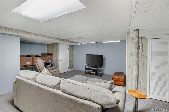 4834 Hillcrest Road, Trenton, MI 48183
