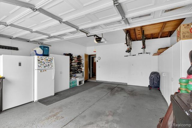 4834 Hillcrest Road, Trenton, MI 48183