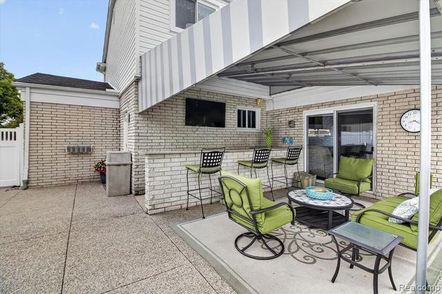 4834 Hillcrest Road, Trenton, MI 48183