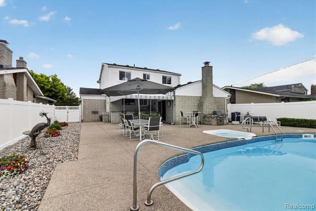 4834 Hillcrest Road, Trenton, MI 48183