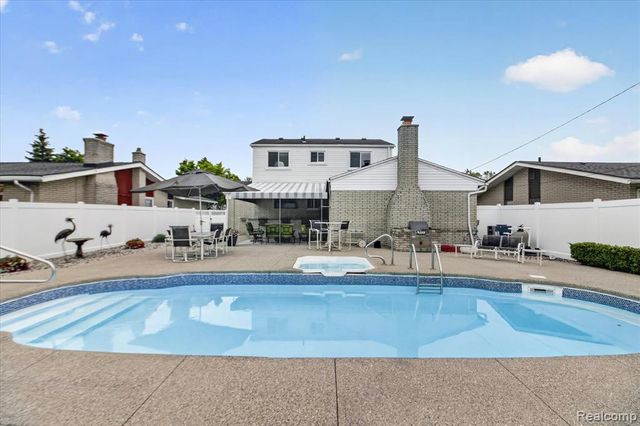 4834 Hillcrest Road, Trenton, MI 48183