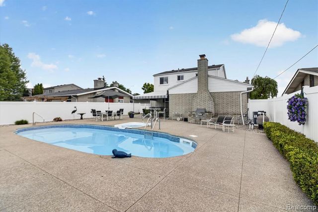 4834 Hillcrest Road, Trenton, MI 48183