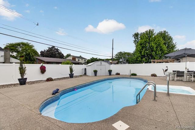 4834 Hillcrest Road, Trenton, MI 48183