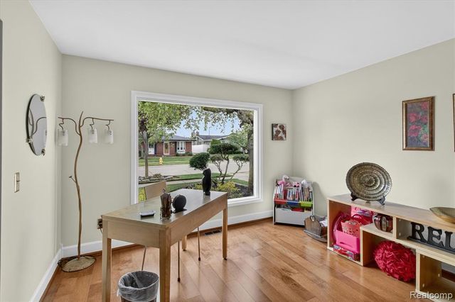 4834 Hillcrest Road, Trenton, MI 48183