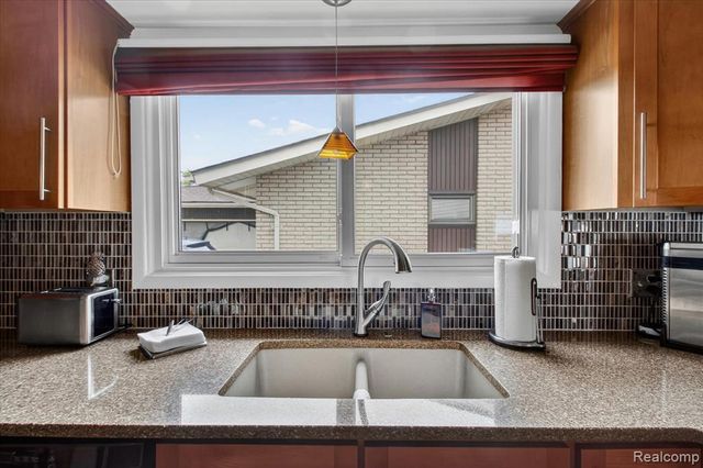 4834 Hillcrest Road, Trenton, MI 48183