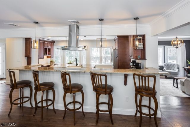 5 Parkwood Rd, Roxbury Twp., NJ 07876