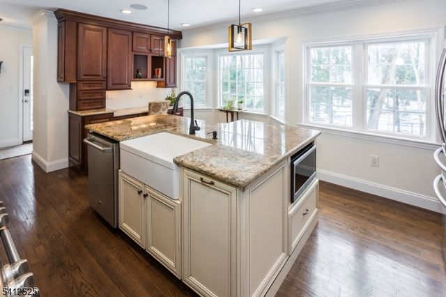 5 Parkwood Rd, Roxbury Twp., NJ 07876