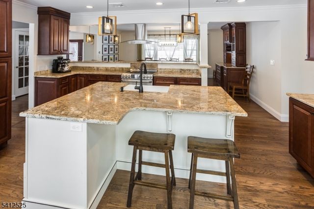 5 Parkwood Rd, Roxbury Twp., NJ 07876