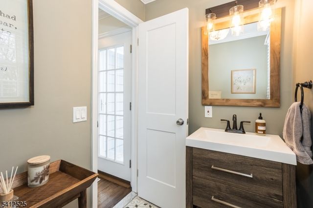 5 Parkwood Rd, Roxbury Twp., NJ 07876