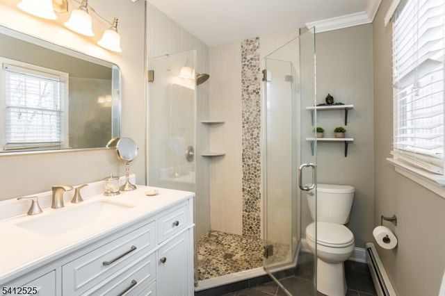 5 Parkwood Rd, Roxbury Twp., NJ 07876