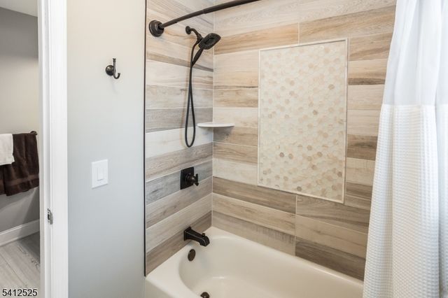 5 Parkwood Rd, Roxbury Twp., NJ 07876