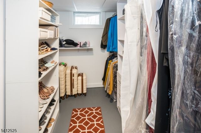 5 Parkwood Rd, Roxbury Twp., NJ 07876