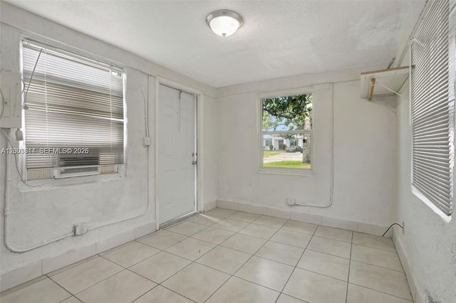 2701 NW 18th Ter B, Oakland Park, FL 33311