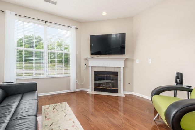 6033 Naughten Pond Drive, Columbus, OH 43213