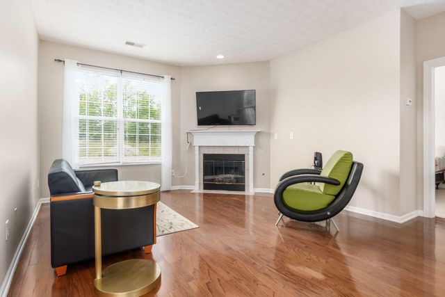 6033 Naughten Pond Drive, Columbus, OH 43213