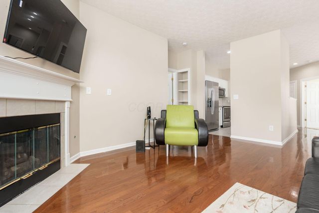 6033 Naughten Pond Drive, Columbus, OH 43213