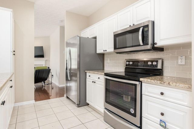 6033 Naughten Pond Drive, Columbus, OH 43213