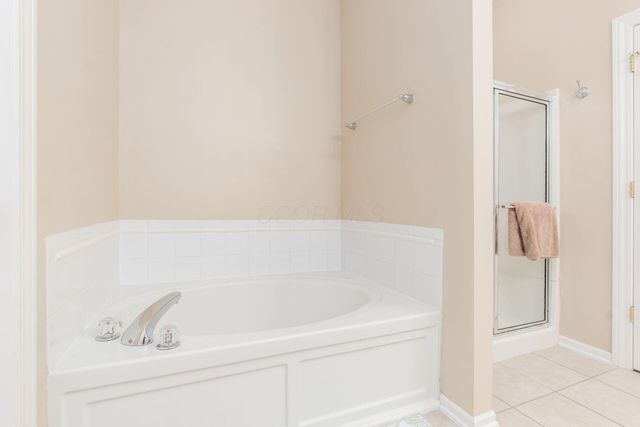 6033 Naughten Pond Drive, Columbus, OH 43213