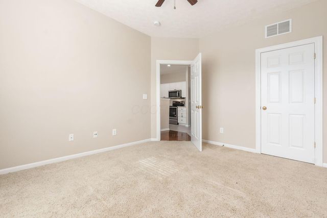 6033 Naughten Pond Drive, Columbus, OH 43213