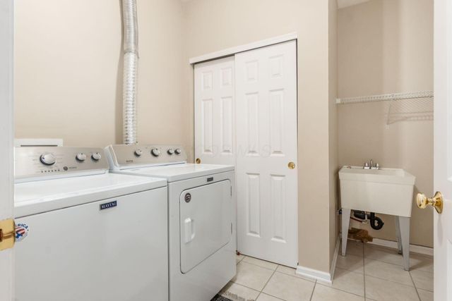 6033 Naughten Pond Drive, Columbus, OH 43213