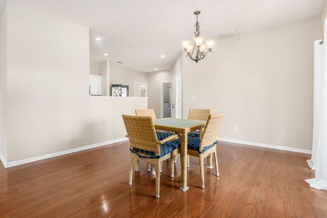 6033 Naughten Pond Drive, Columbus, OH 43213