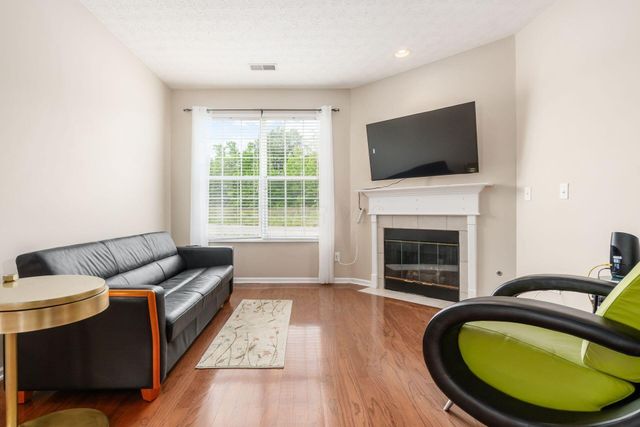 6033 Naughten Pond Drive, Columbus, OH 43213