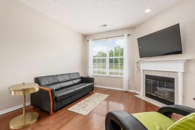 6033 Naughten Pond Drive, Columbus, OH 43213