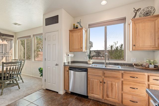 2838 E SLICK ROCK RD, Washington, UT 84780