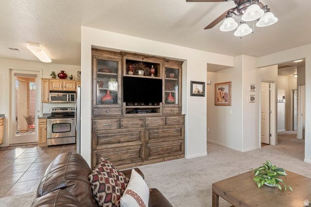 2838 E SLICK ROCK RD, Washington, UT 84780