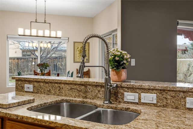 3040 Pueblo Puye, Santa Fe, NM 87507