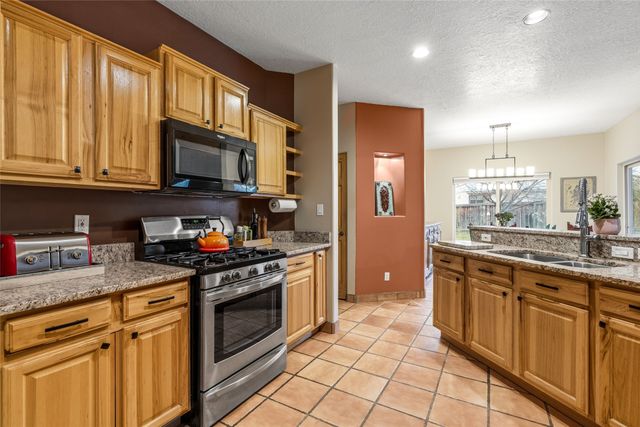 3040 Pueblo Puye, Santa Fe, NM 87507