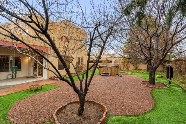 3040 Pueblo Puye, Santa Fe, NM 87507