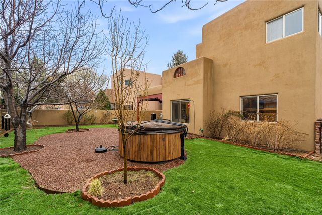 3040 Pueblo Puye, Santa Fe, NM 87507