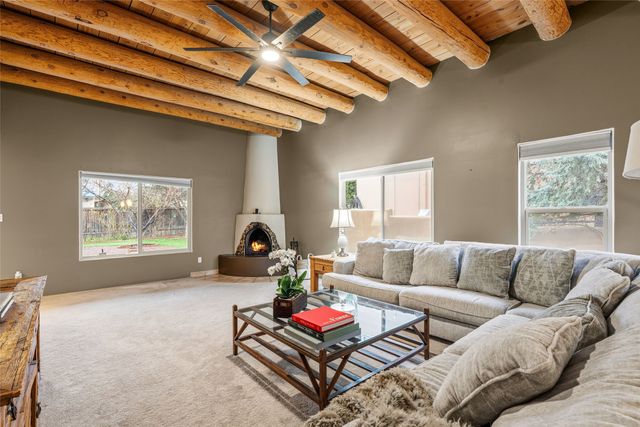 3040 Pueblo Puye, Santa Fe, NM 87507