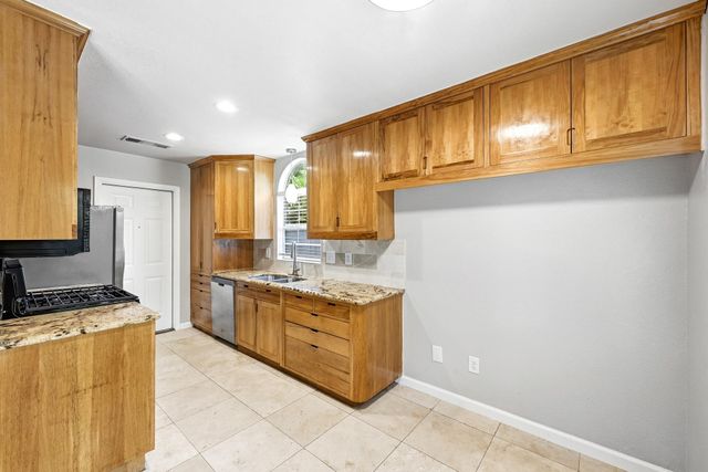 10417 Firethorn LN, Austin, TX 78750
